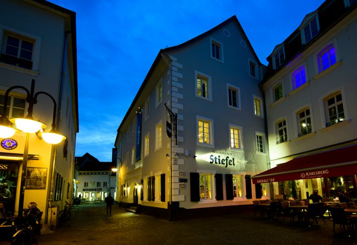 Außenaufnahme des Brauhaus zum Stiefel am Abend